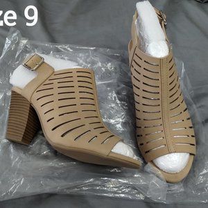 Size 9 peep toe sandal heels